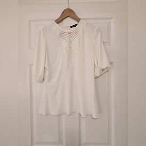 White House Black Market Ivory Blouse W Beautiful Lace Detailing Women's Size 4